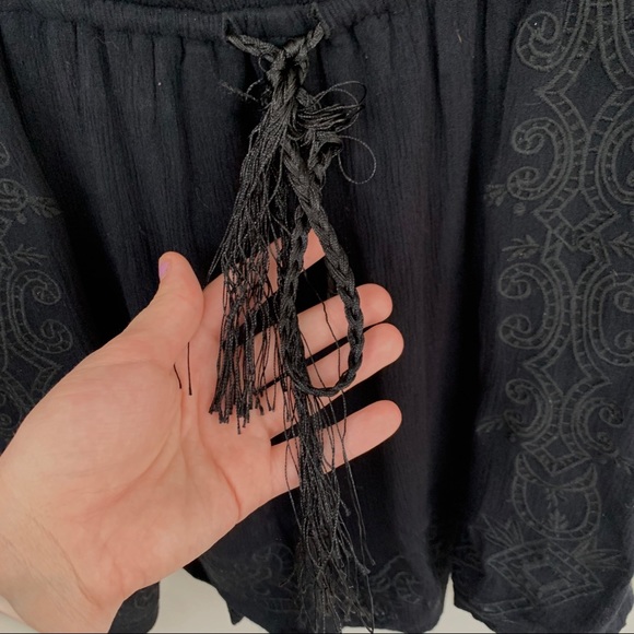 Francesca’s long sleeved knit/lace black romper - Picture 4 of 8
